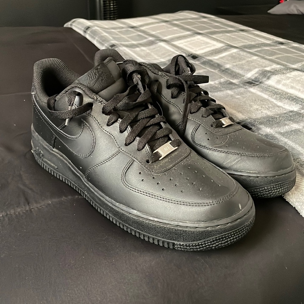 Nike Air Force 1s Black